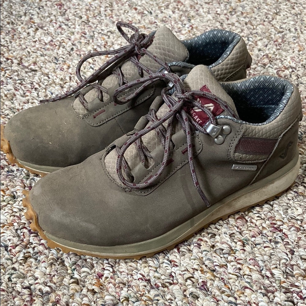 Forsake Hiking Shoes with Suede Finish and Padded Collar size 7.5